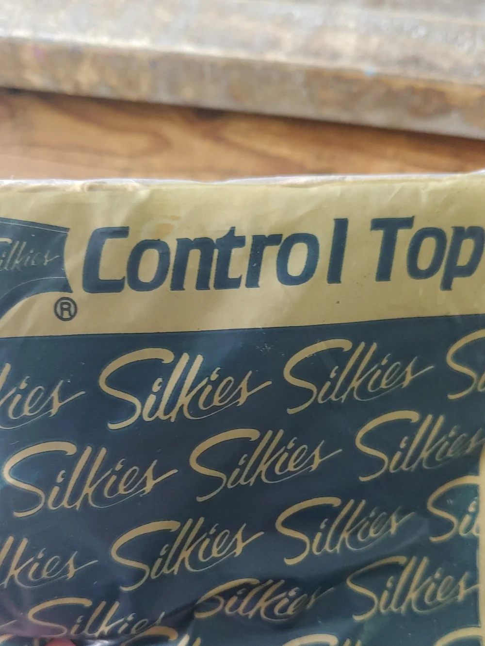 NWT Medium Silkies Beige Control Top Pantyhose